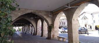 House with swimming pool 5 minutes from the center of Eymet