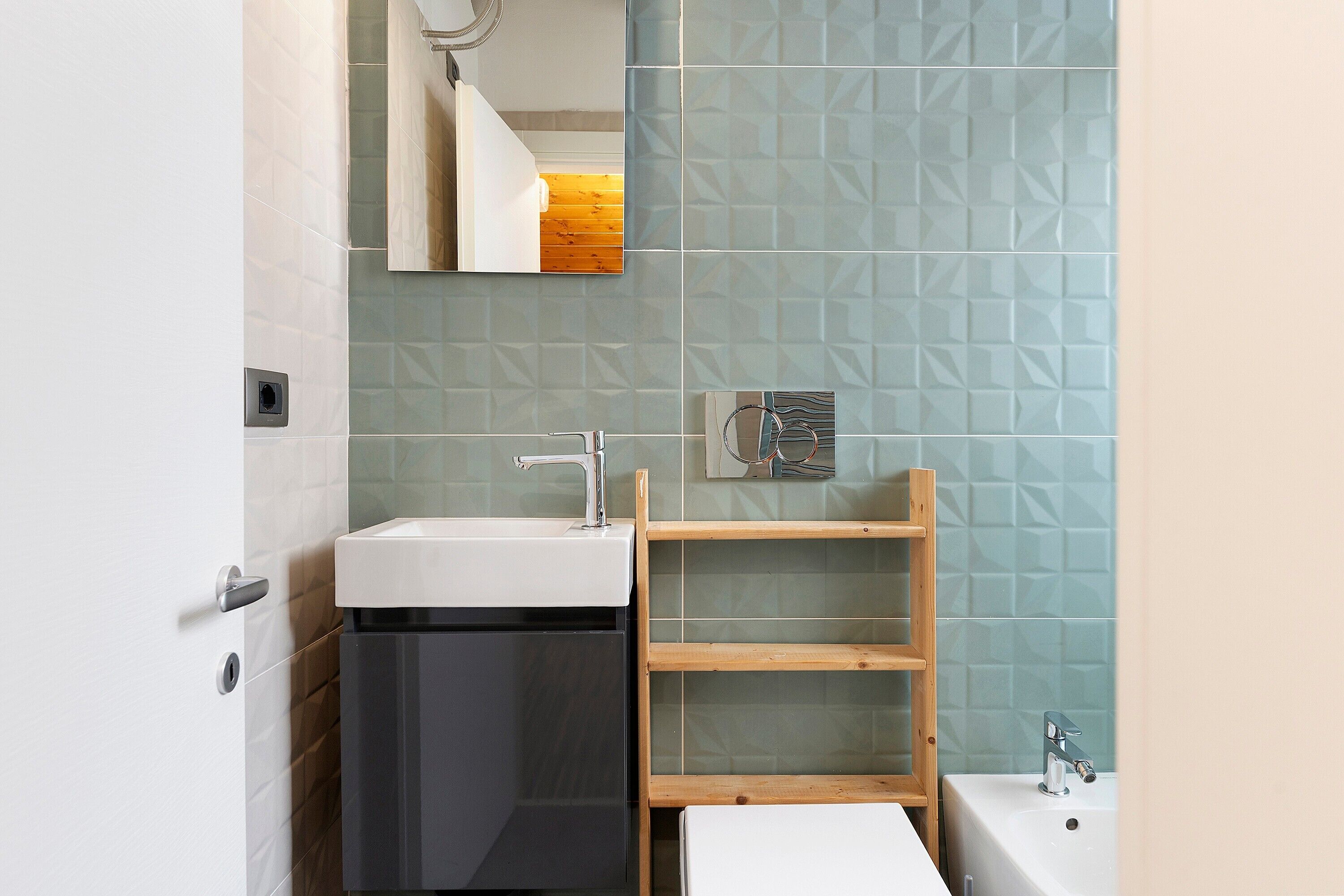 Regadera, secadora de cabello, toallas 