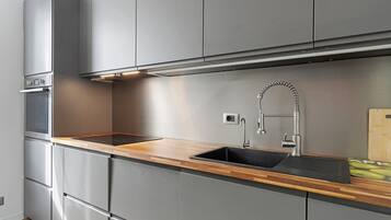 Réfrigérateur, four, plaque de cuisson, lave-vaisselle