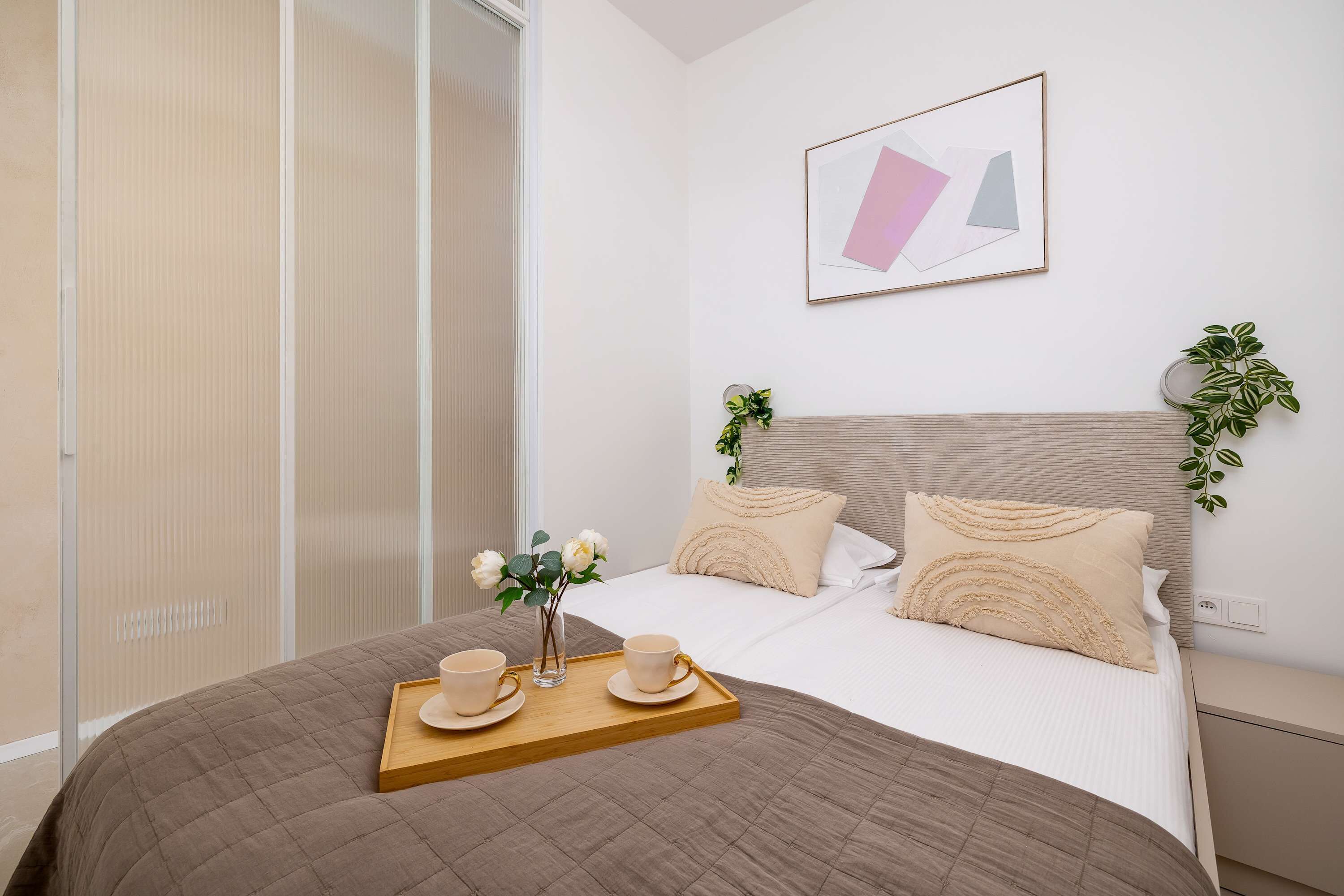 1 slaapkamer, een strijkplank/strijkijzer, reisbedje, wifi