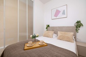 1 slaapkamer, een strijkplank/strijkijzer, reisbedje, wifi