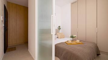 1 bedroom, iron/ironing board, travel crib, WiFi