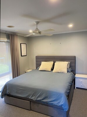 4 bedrooms, internet, bed sheets