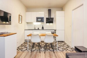 Fridge, microwave, oven, stovetop - La Halte Gaillacoise - A comfortable break (Gaillac)