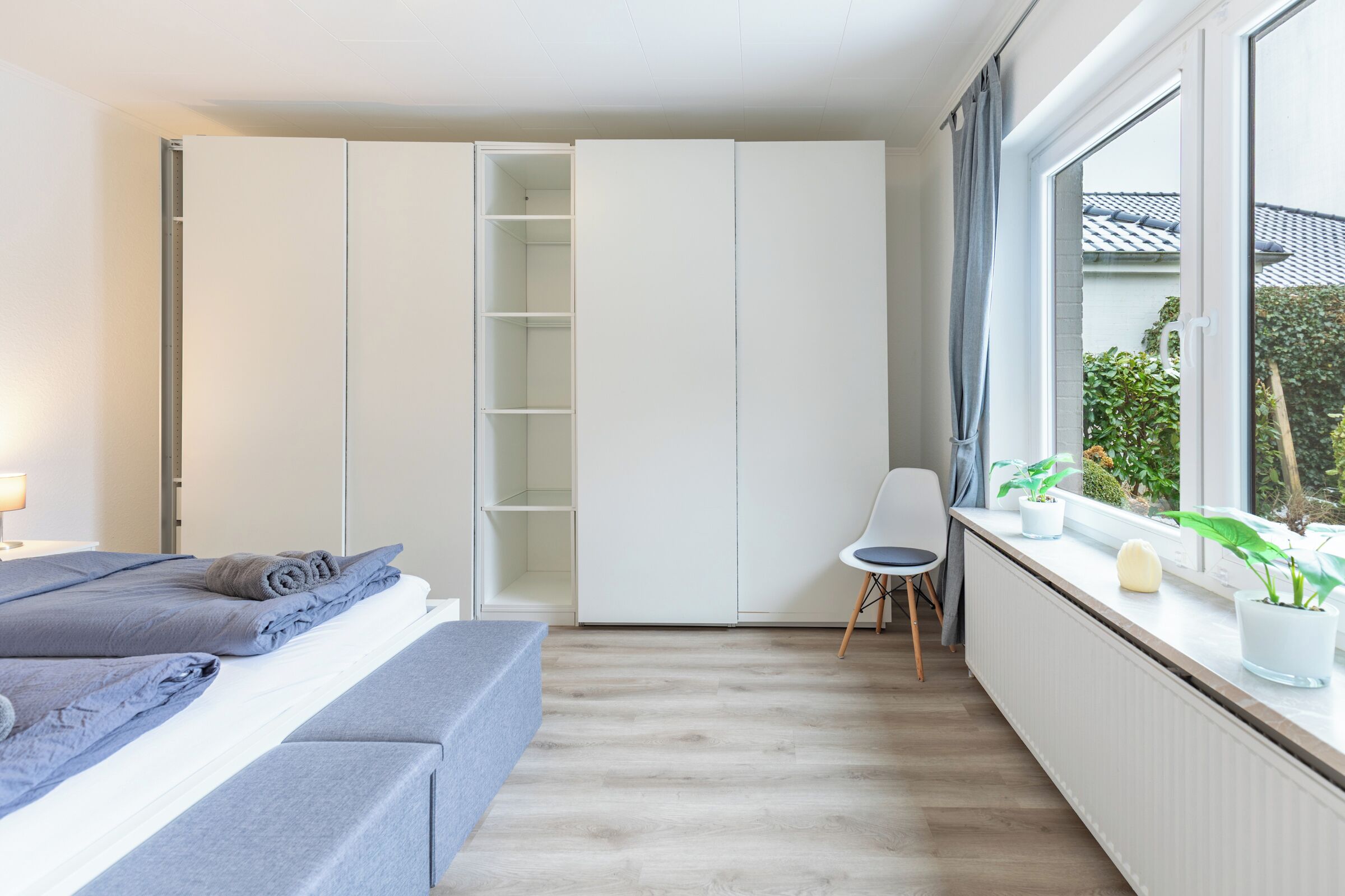 2 Schlafzimmer, Schreibtisch, Bügeleisen/Bügelbrett, Reisekinderbett