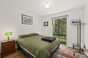 2 chambres, fer et planche à repasser, draps fournis