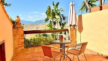 Suite Junior, balcone, vista giardino | Ristorazione all'aperto