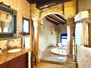 Suite superior, vistas al jardín | Baño