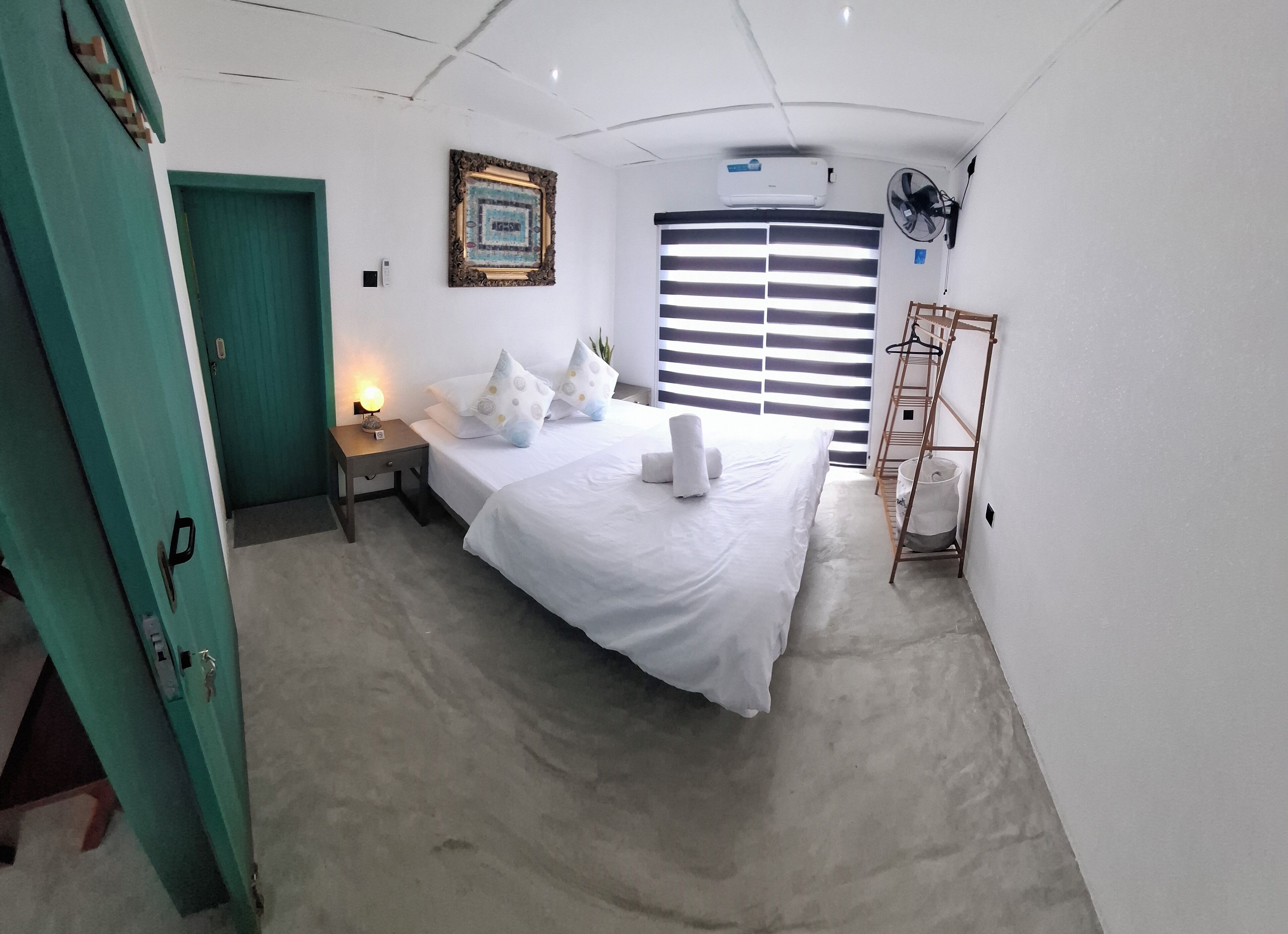 3 chambres, fer et planche à repasser, Wi-Fi, draps fournis