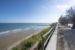 Beach - Apartment Lights (Avola)