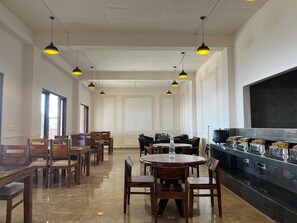 Déjeuner continental (500 INR par personne)