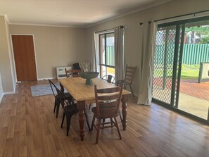 Dining - Manor on McIntyre (Horsham)