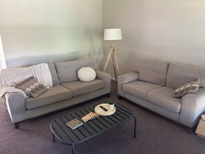 Living area - Manor on McIntyre (Horsham)
