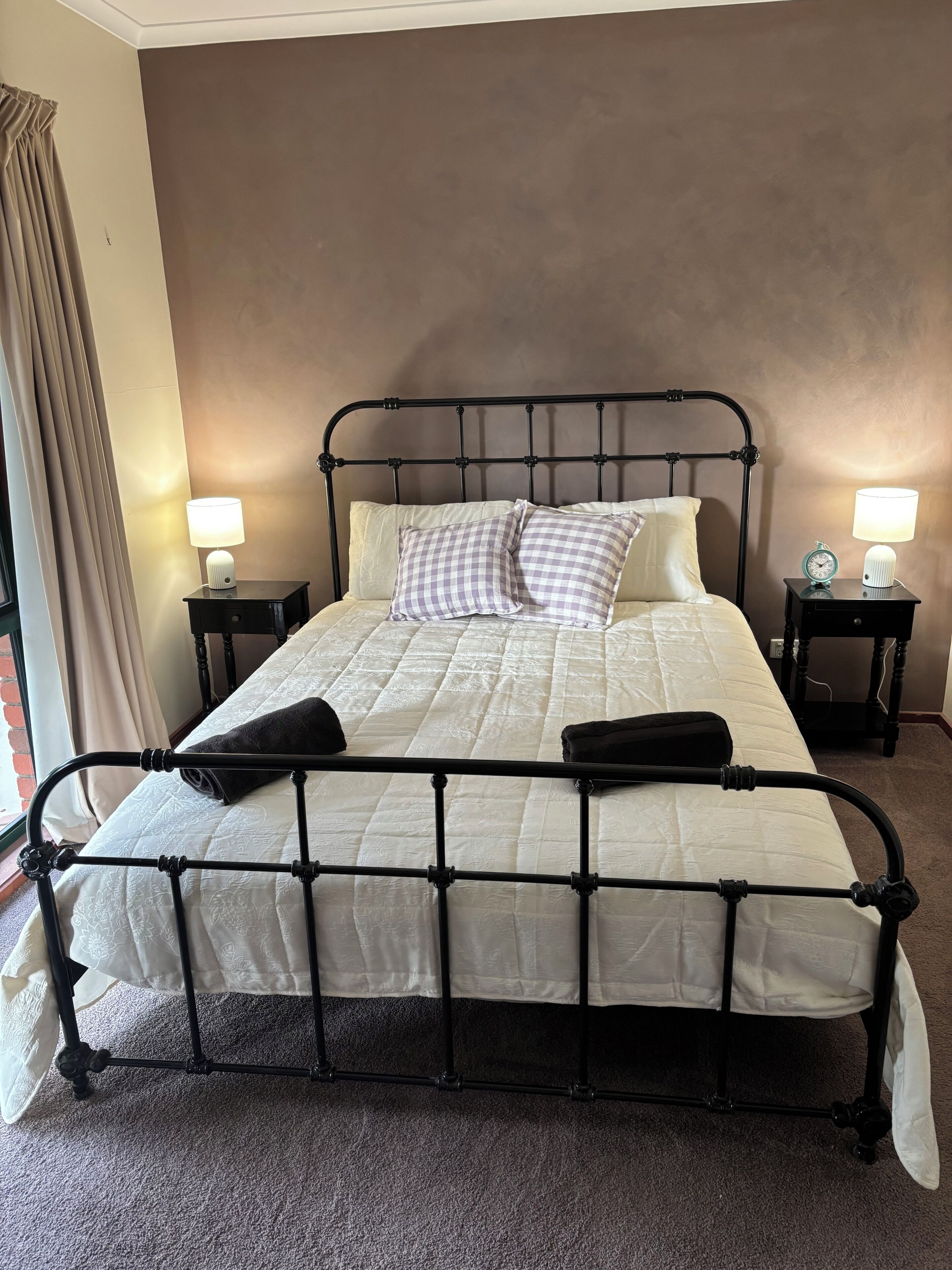 3 chambres, fer et planche à repasser, draps fournis