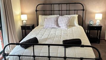 3 chambres, fer et planche Ă repasser, draps fournis