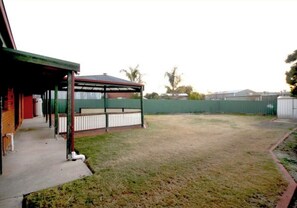 Property grounds - Manor on McIntyre (Horsham)