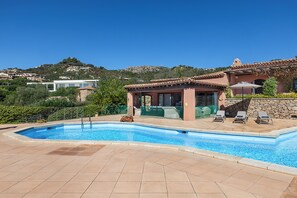 Pool - Classic villa, Cala di Volpe, minutes away from Sardinia's most iconic beaches (Sardegna)