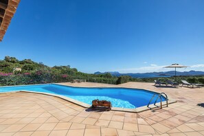 Pool - Classic villa, Cala di Volpe, minutes away from Sardinia's most iconic beaches (Sardegna)