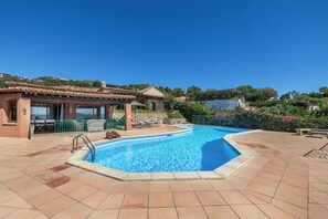 Pool - Classic villa, Cala di Volpe, minutes away from Sardinia's most iconic beaches (Sardegna)