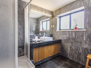 Towels - Magnificent Aroeira Villa | 6 Bedrooms | Pool Table | Private Pool (Herdade da Aroeira)