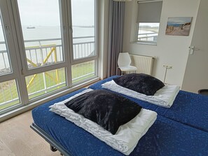 2 bedrooms, travel cot, WiFi - This charming two-room apartment in Port Scaldis (no. 19-42) offers a unique combination of sea and countryside views, making it perfect for a relaxing holiday on the Zeeland coast. (Breskens)