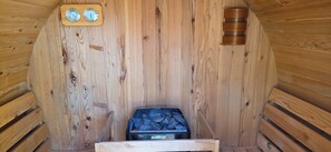 Sauna - Spacious, detached Schelde house (85 m²) for 4 people, view of the water! Comfortably furnished with sauna, wood-burning stove, large garden and view of the water. (Complete with cosy kitchen, 2 bedrooms, 2 bathrooms (shower and bath)) Perfect for a (Breskens)