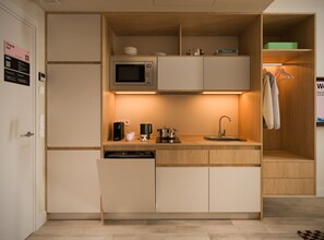 Estúdio | Cozinha privada | Frigobar, micro-ondas, cooktop, lava-louças