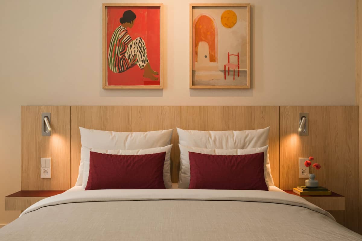 Superior Studio | In-room safe, blackout drapes, iron/ironing board, free WiFi