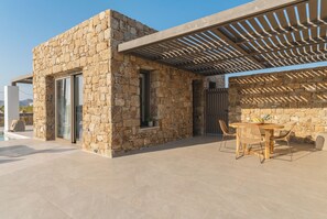 Unclassified image, 2 of 28, button