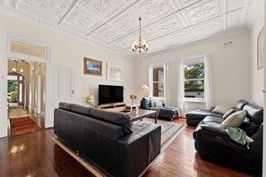 Living area - Bondi Classic - Lge Bright 3B Federation Semi (Bondi)