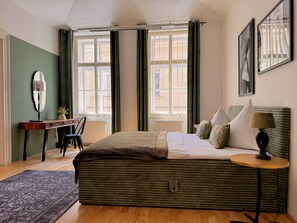 4 bedrooms, iron/ironing board, WiFi, bed sheets - Style & Design No. 2 XXL Apartment Oldtown (Prag)