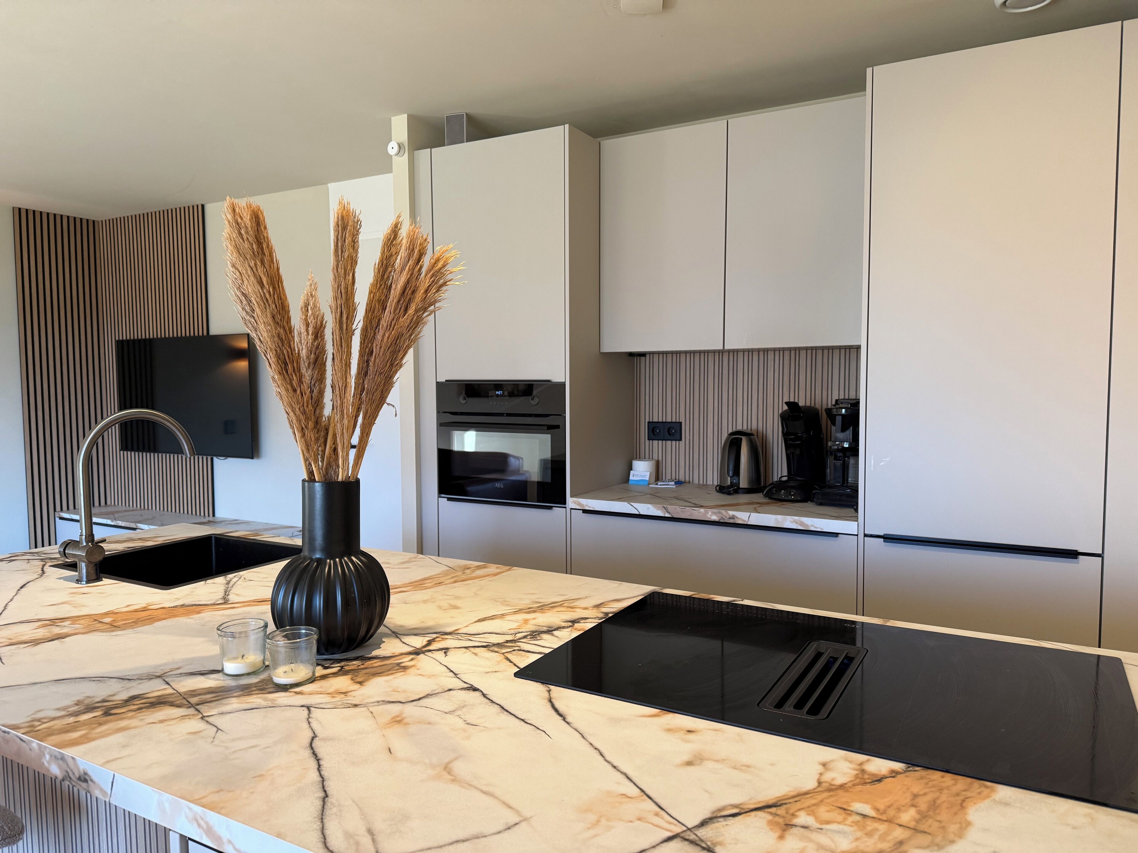 Dishwasher, coffee/tea maker