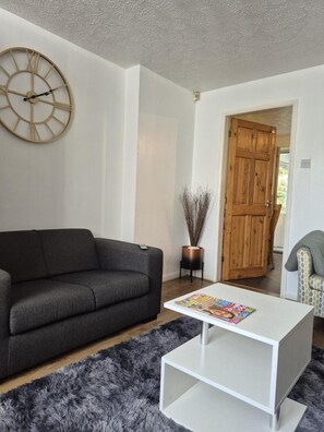 บ้านพัก, 3 ห้องนอน, ลานระเบียง, วิวสวน | ห้องนั่งเล่น