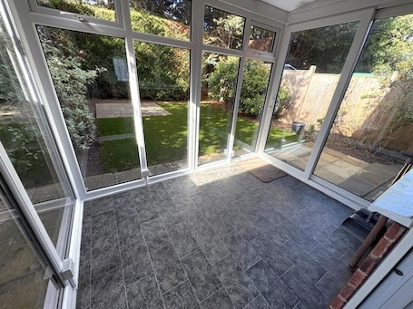 Interior. Charming Nottingham Retreat With Garden View