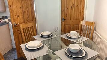 Maison, 3 chambres, fumeurs, patio | Salle à manger