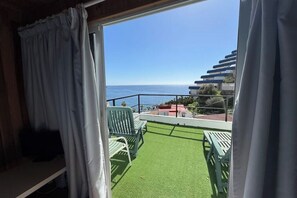 Interior - CASA EVASION at the foot of the beach, incredible views surrounded by a beautiful garden. (Almuñécar)