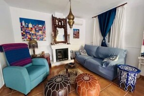 Living area - CASA EVASION at the foot of the beach, incredible views surrounded by a beautiful garden. (Almuñécar)