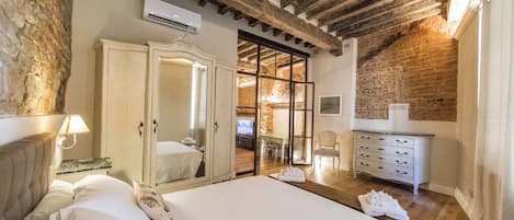 1 bedroom, iron/ironing board, internet, bed sheets