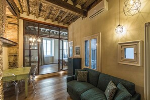Living area - Vrbo Property (Firenze)