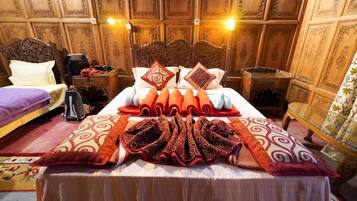 Superior Triple Room | Iron/ironing board, free WiFi