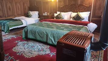 Superior Triple Room | Iron/ironing board, free WiFi