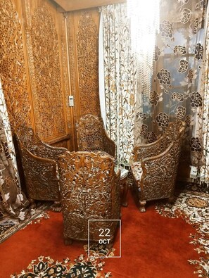 Interior - DeLaila Luxury Houseboat by Shahnawaz  (Srinagar)