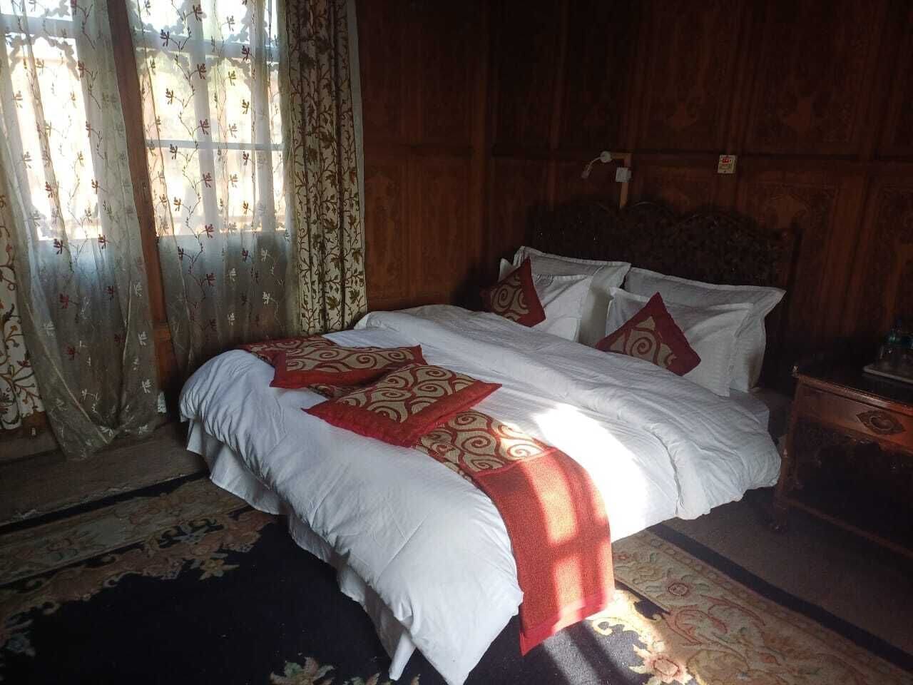 Superior Suite, 1 King Bed, Non Smoking, Hill View | Iron/ironing board (on request), free WiFi, bed sheets