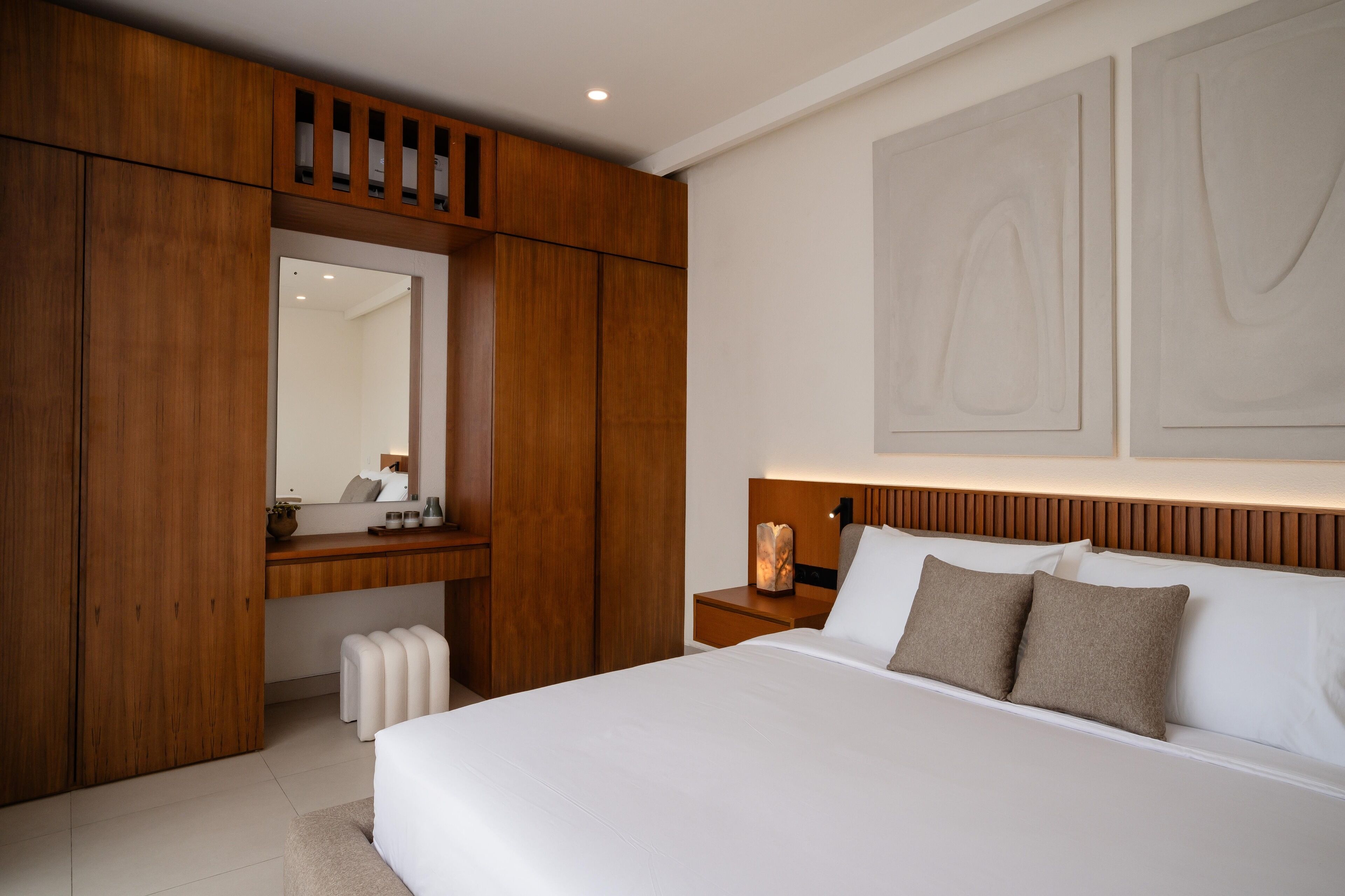 2 habitaciones, caja de seguridad en la habitación y escritorio 