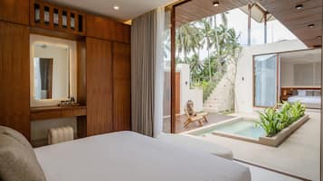 2 bedrooms, in-room safe, desk, iron/ironing board