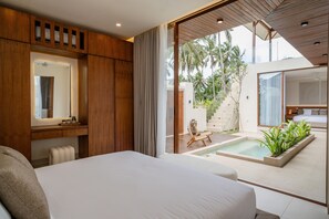 2 室のベッドルーム、セーフティボックス (室内)、デスク、アイロン / アイロン台