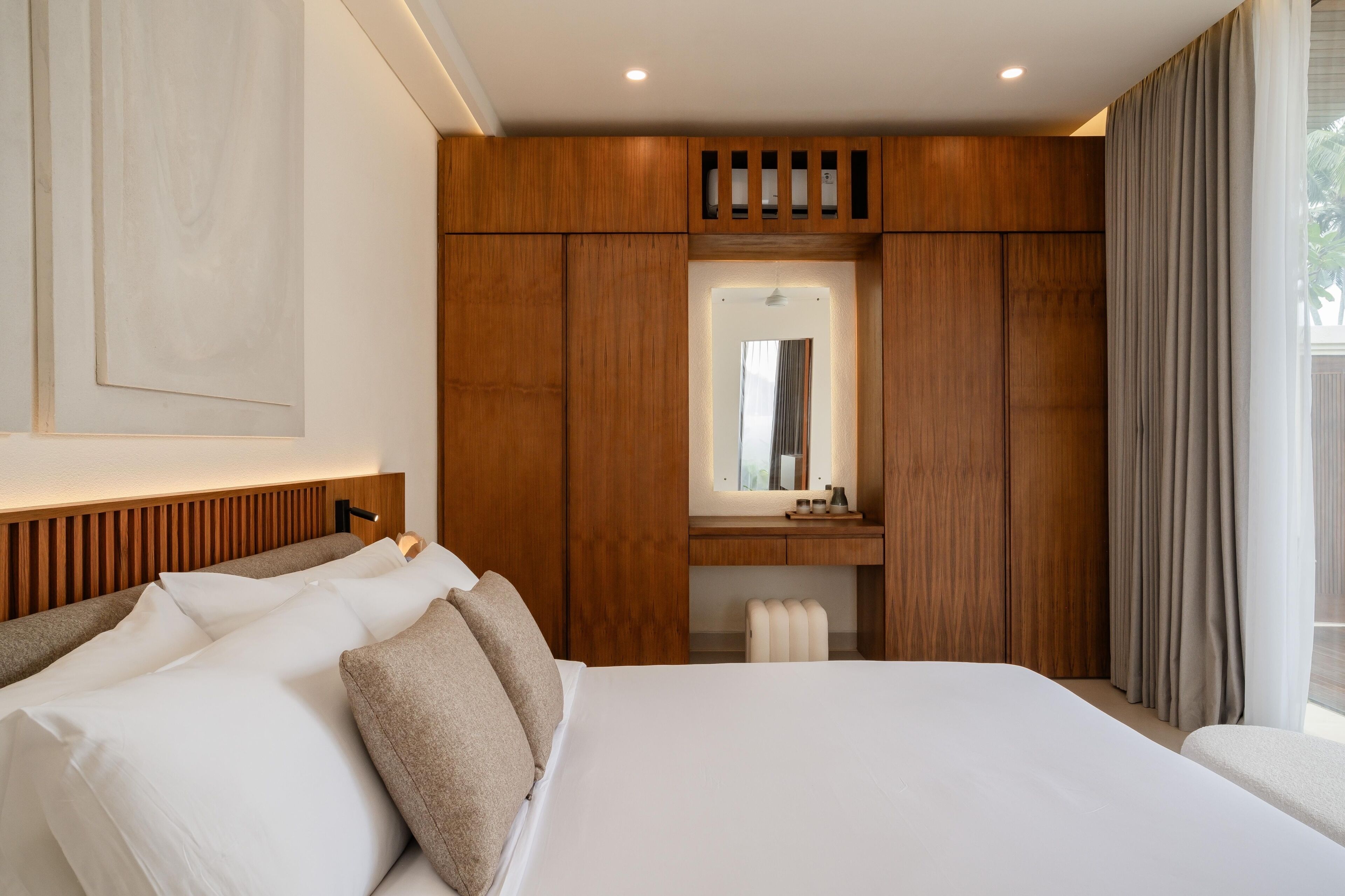 2 habitaciones, caja de seguridad en la habitación y escritorio 