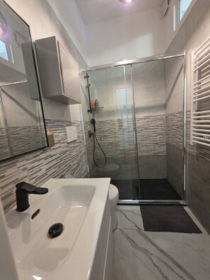 Unclassified image, 2 of 11, button - Francesco Romestay Casa Vittorio (Roma)