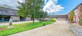 Country cottage sleeps 6