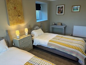 3 dormitorios, tabla de planchar con plancha, Internet y ropa de cama